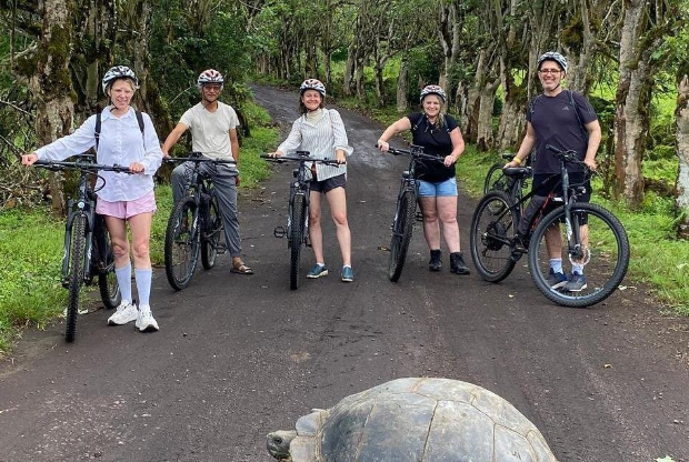 E-Bike and Highlands Galapagos Tour